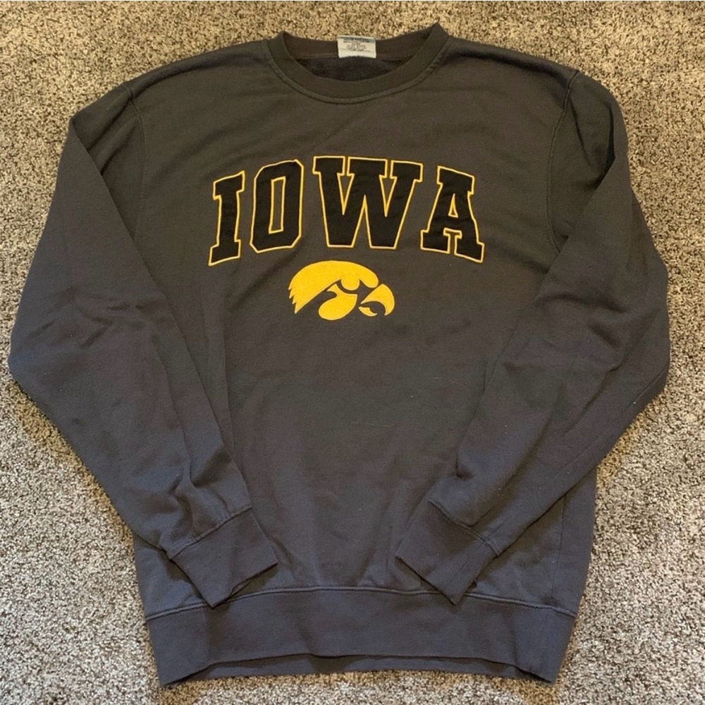 Iowa Men's Gray and Yellow Sweater